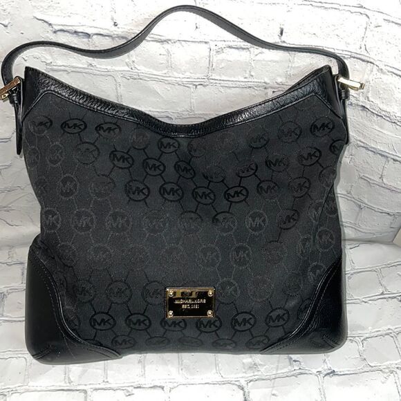 Michael Kors Black Signature Canvas and Leather Millbrook Hobo - Picture 2 of 14